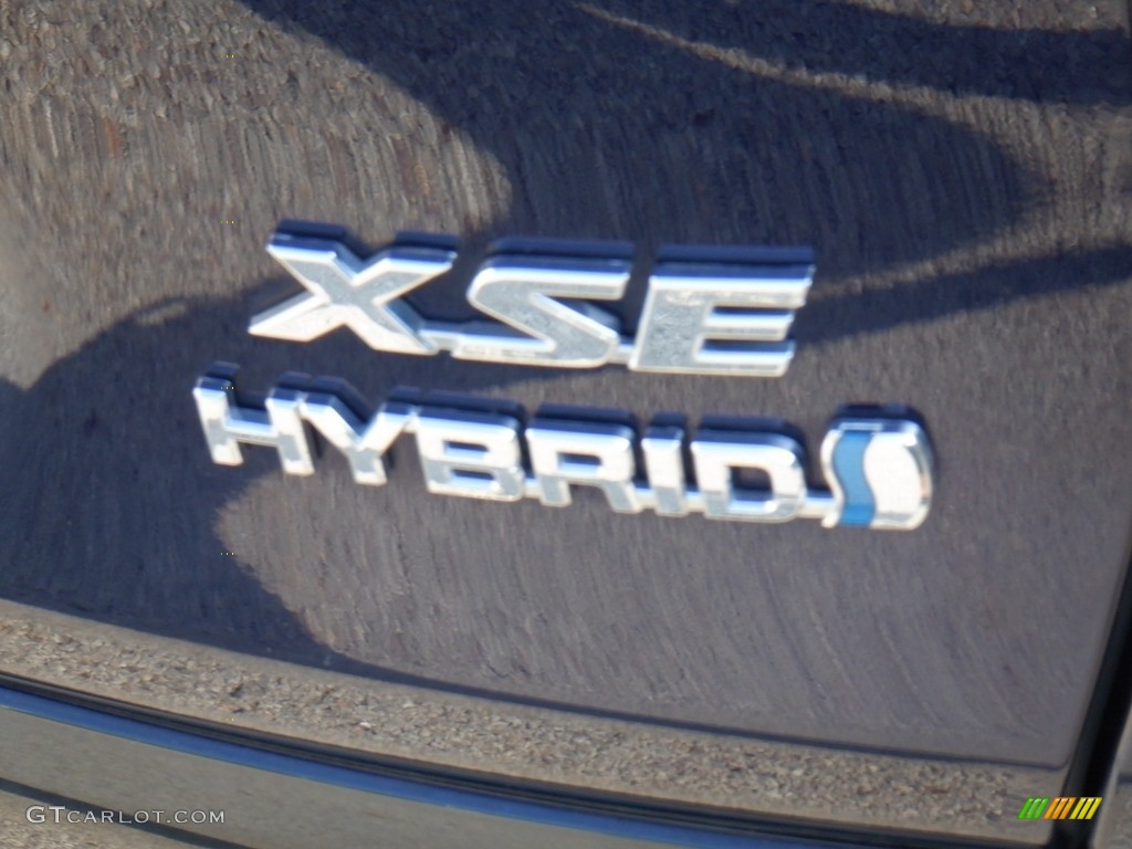 2019 Toyota RAV4 XSE AWD Hybrid Marks and Logos Photos
