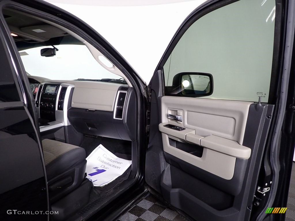 2012 Ram 1500 Big Horn Crew Cab 4x4 - Black / Dark Slate Gray/Medium Graystone photo #24