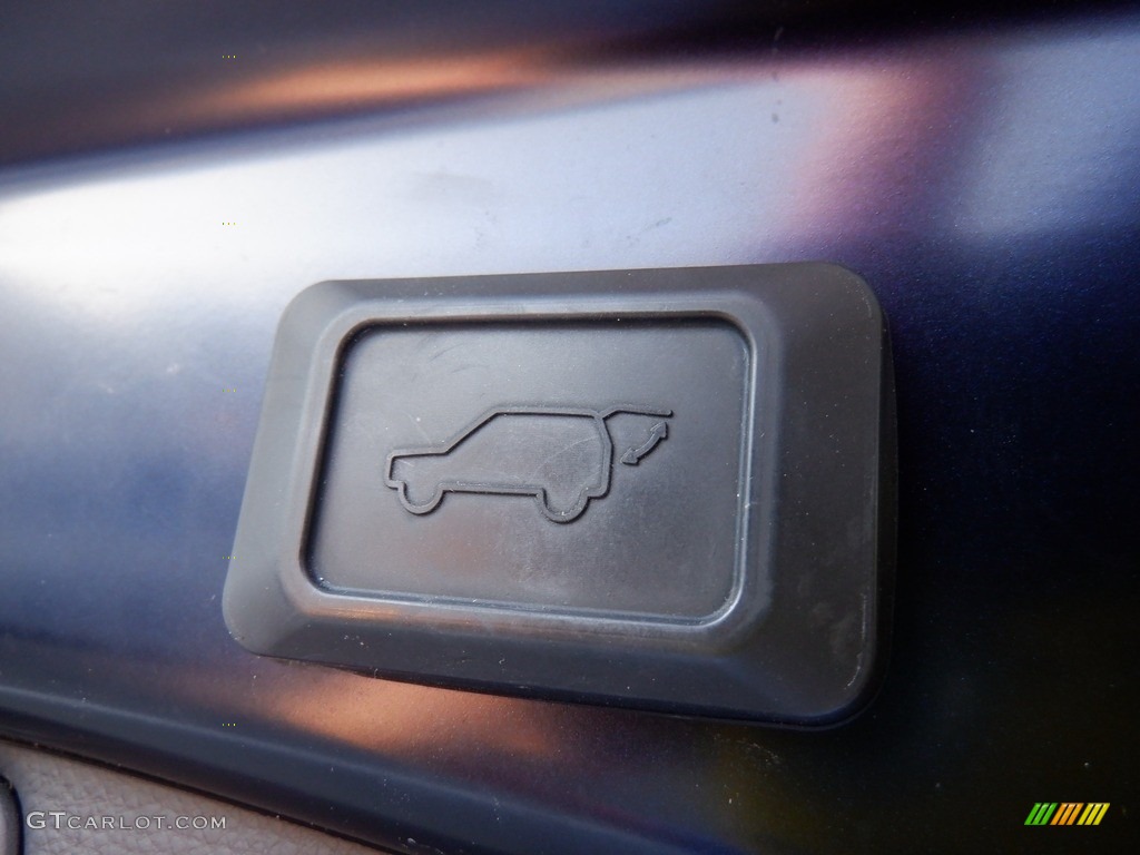 2019 RAV4 XSE AWD Hybrid - Blueprint / Black photo #33