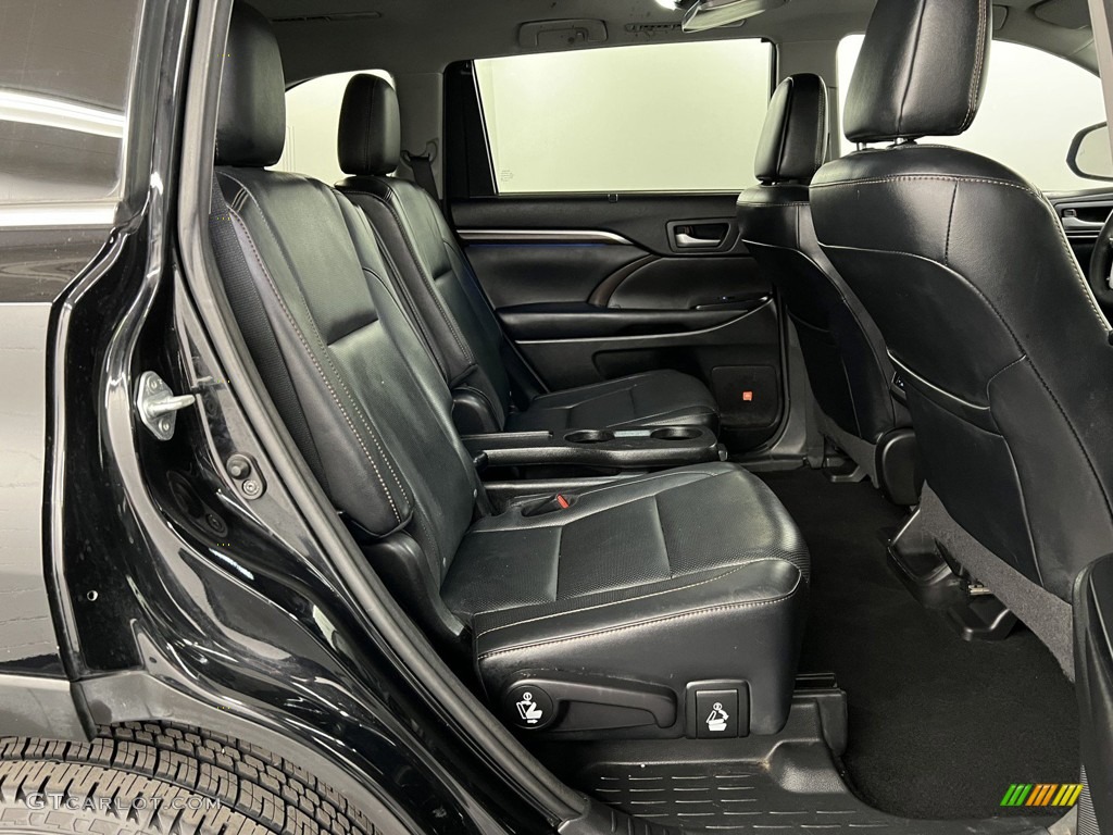 2016 Toyota Highlander Limited Rear Seat Photos