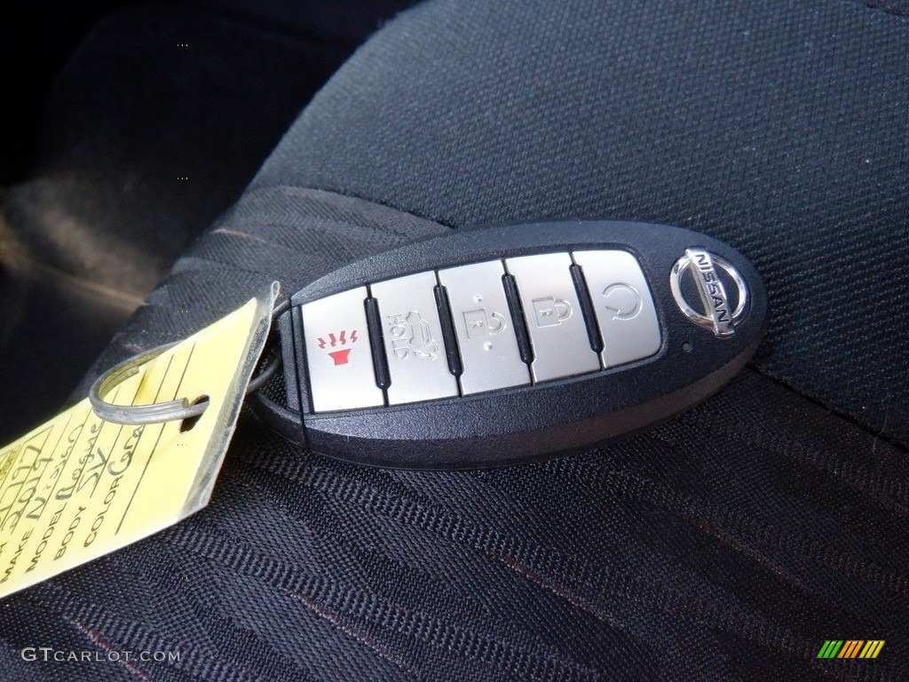 2019 Nissan Rogue SV AWD Keys Photos