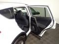 Super White - RAV4 XLE Photo No. 32