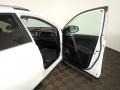 Super White - RAV4 XLE Photo No. 34