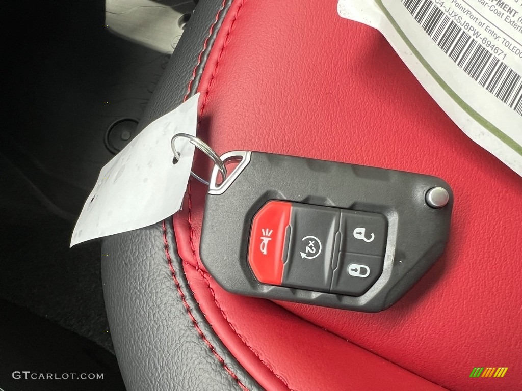 2023 Jeep Wrangler Rubicon 392 4x4 20th Anniversary Keys Photos