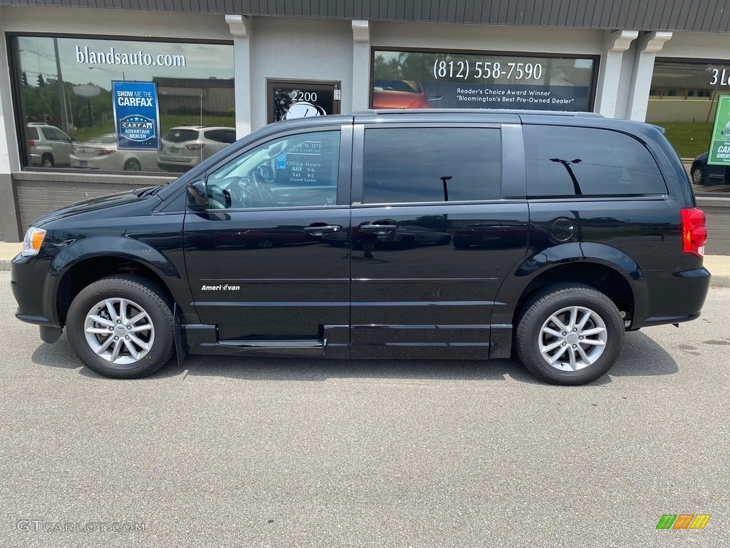 2013 Grand Caravan SXT - Brilliant Black Crystal Pearl / Black/Sandstorm photo #2