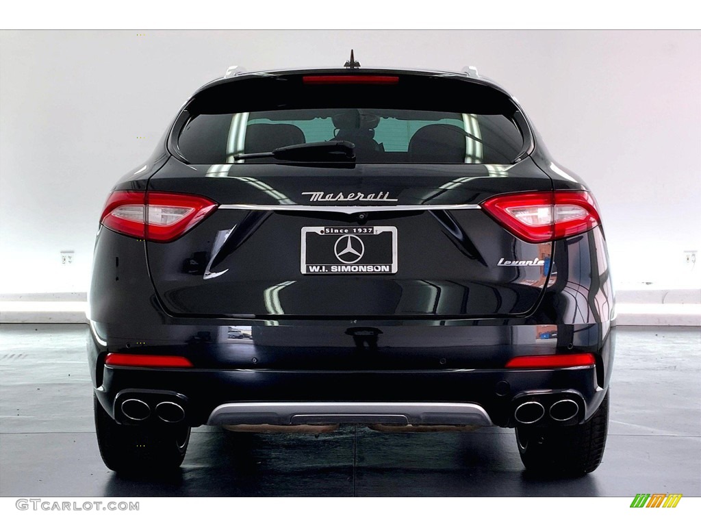 2017 Levante S AWD - Nero (Black) / Red photo #3