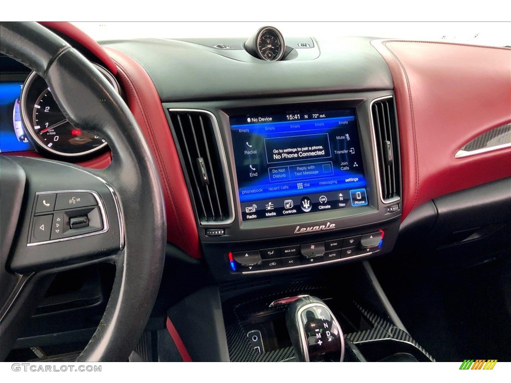 2017 Maserati Levante S AWD Controls Photos