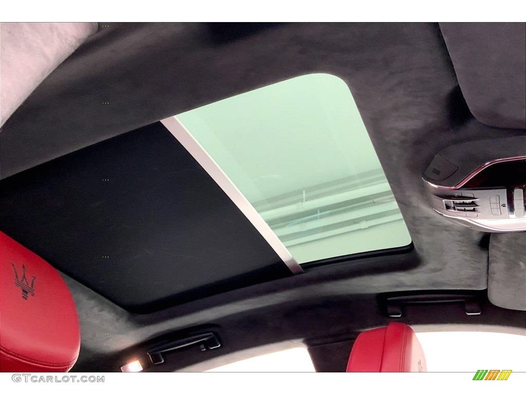 2017 Maserati Levante S AWD Sunroof Photos