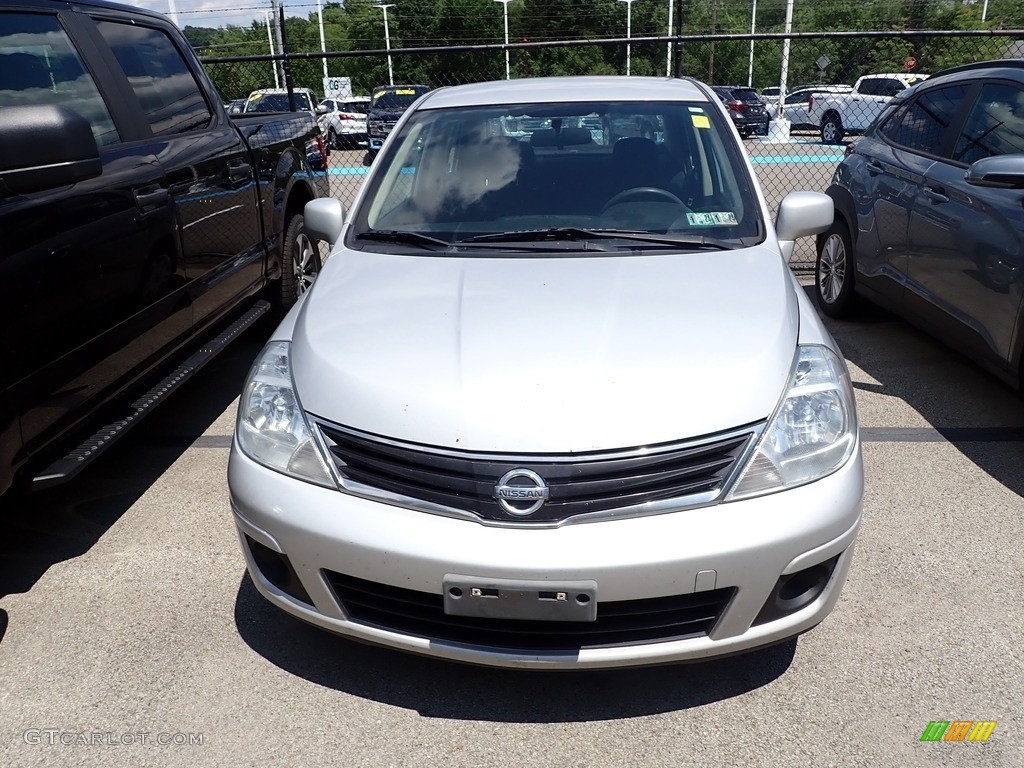 2011 Versa 1.8 S Sedan - Brilliant Silver Metallic / Charcoal photo #3