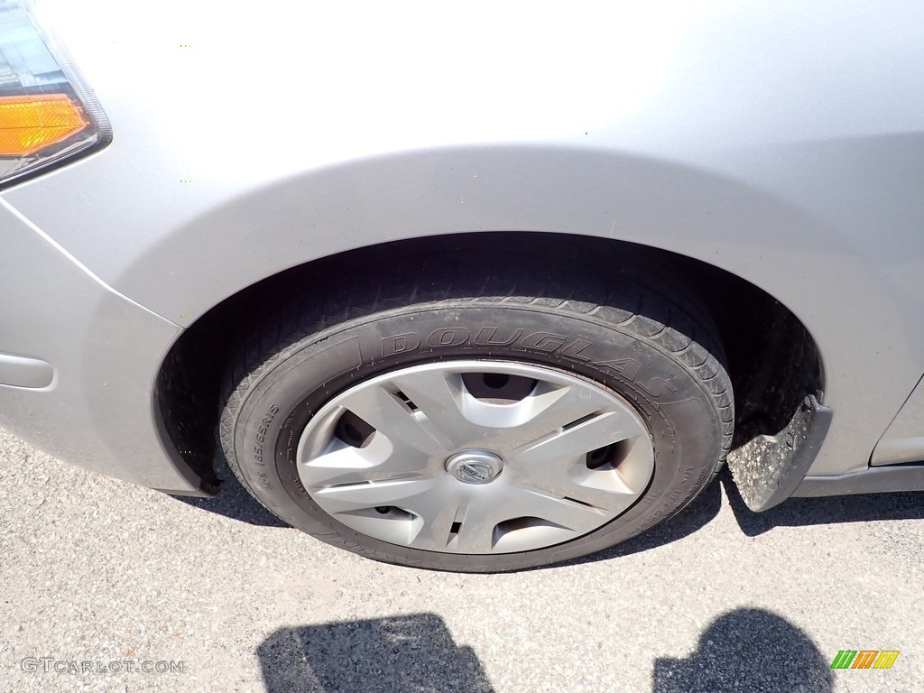 2011 Versa 1.8 S Sedan - Brilliant Silver Metallic / Charcoal photo #5