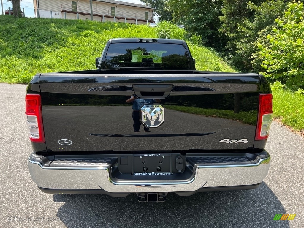 2023 3500 Tradesman Crew Cab 4x4 - Diamond Black Crystal Pearl / Diesel Gray/Black photo #7