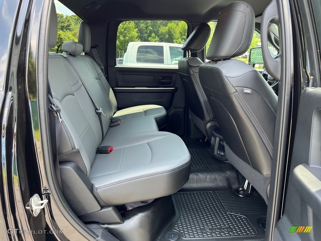 2023 3500 Tradesman Crew Cab 4x4 - Diamond Black Crystal Pearl / Diesel Gray/Black photo #15
