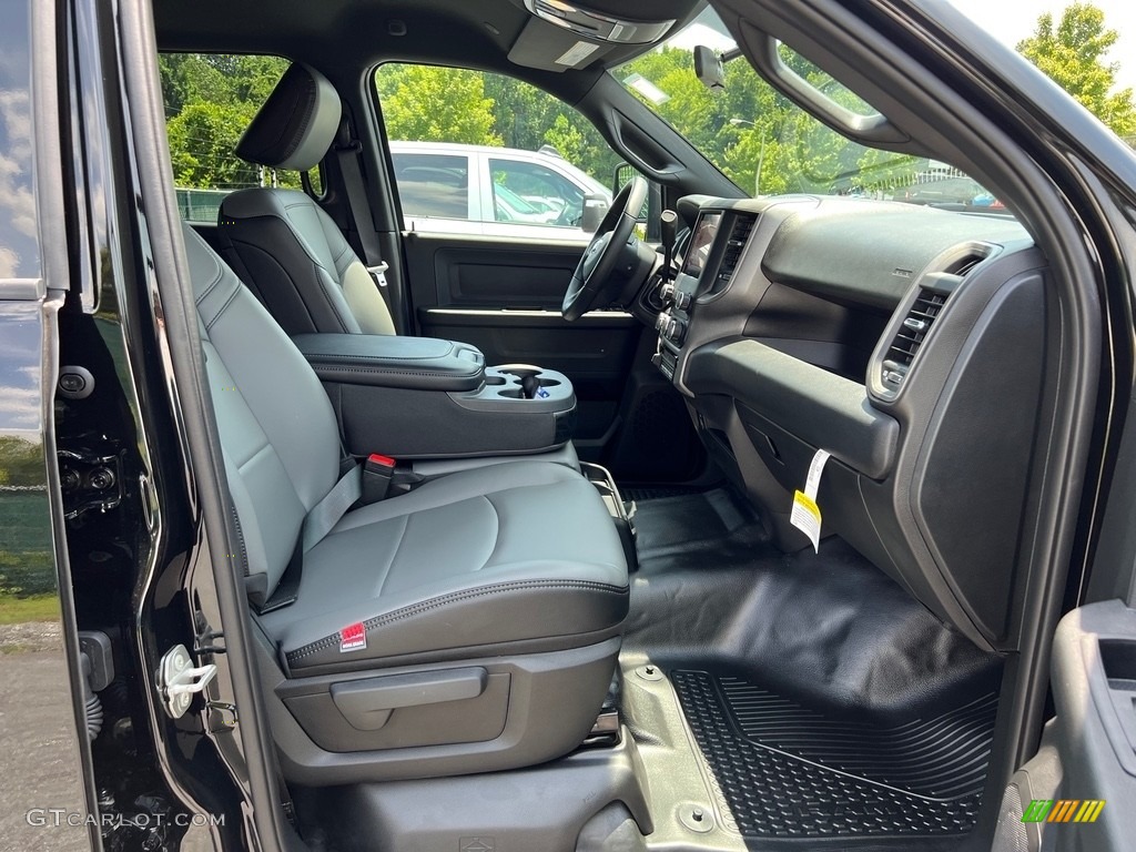 2023 3500 Tradesman Crew Cab 4x4 - Diamond Black Crystal Pearl / Diesel Gray/Black photo #16