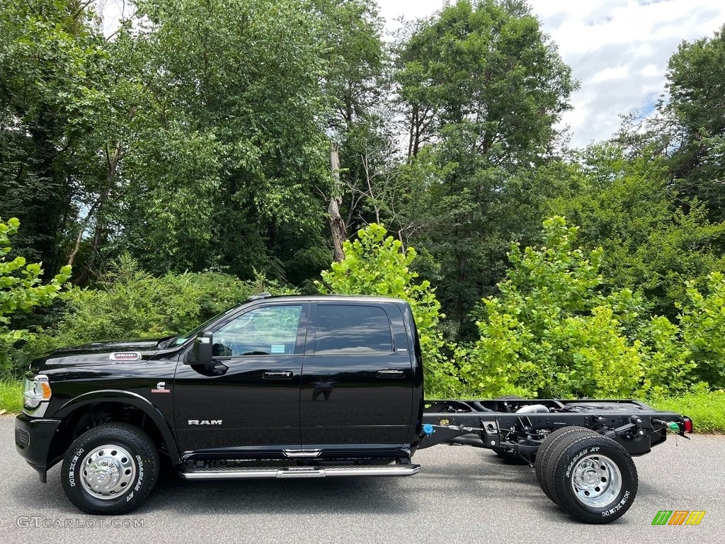 2023 3500 Laramie Crew Cab 4x4 Chassis - Diamond Black Crystal Pearl / Black photo #1