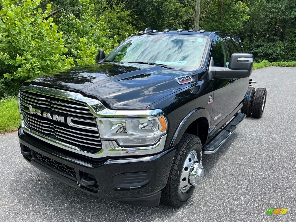 2023 3500 Laramie Crew Cab 4x4 Chassis - Diamond Black Crystal Pearl / Black photo #2