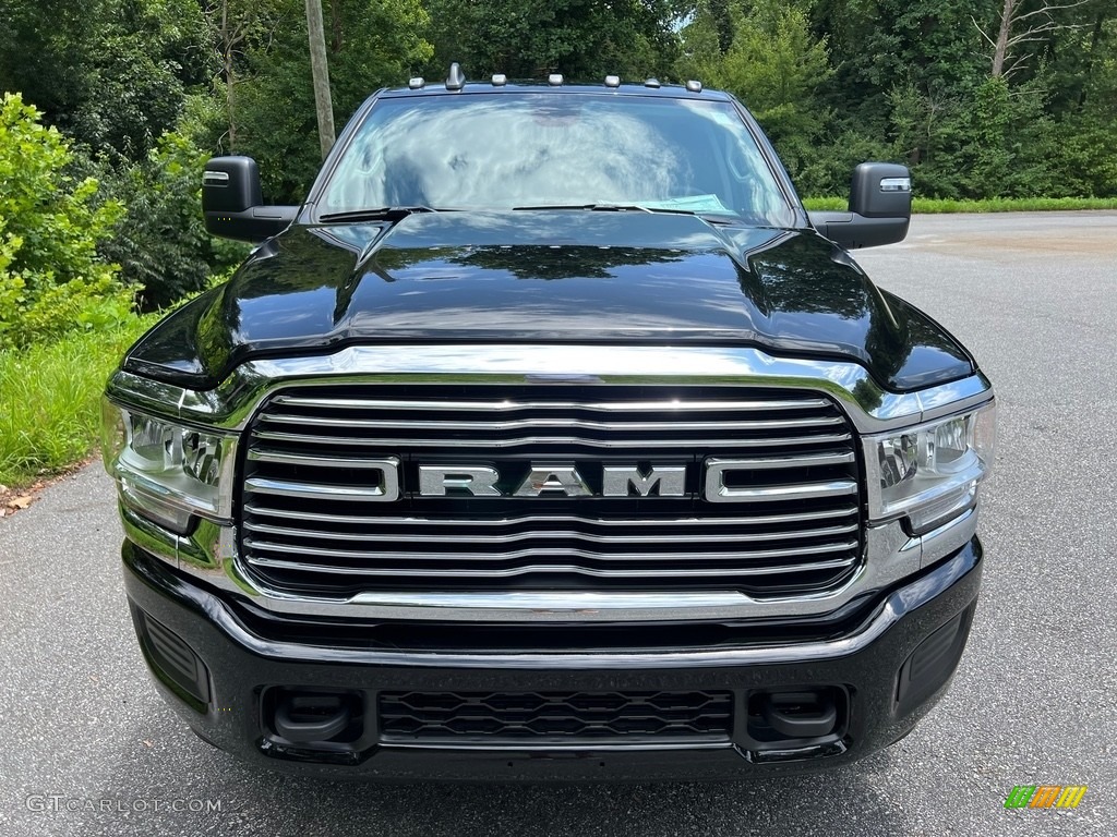 2023 3500 Laramie Crew Cab 4x4 Chassis - Diamond Black Crystal Pearl / Black photo #3