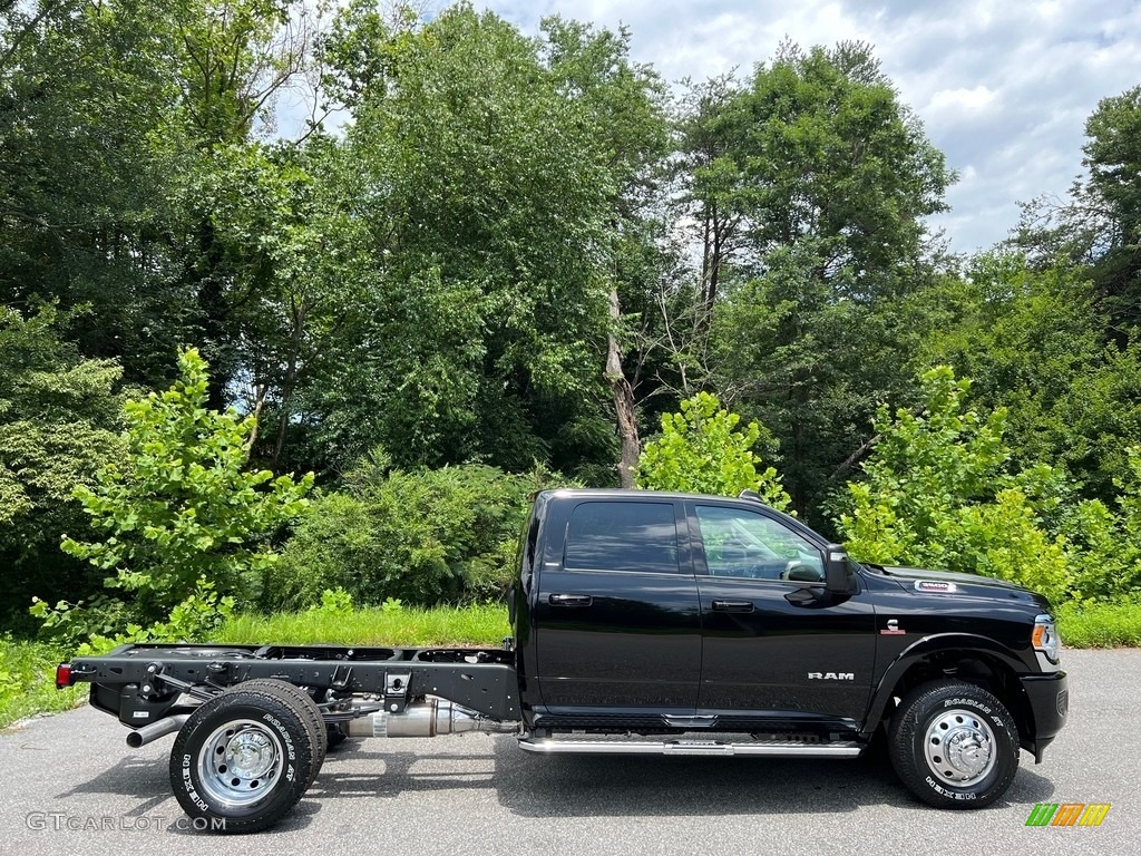 Diamond Black Crystal Pearl 2023 Ram 3500 Laramie Crew Cab 4x4 Chassis Exterior Photo #146332404