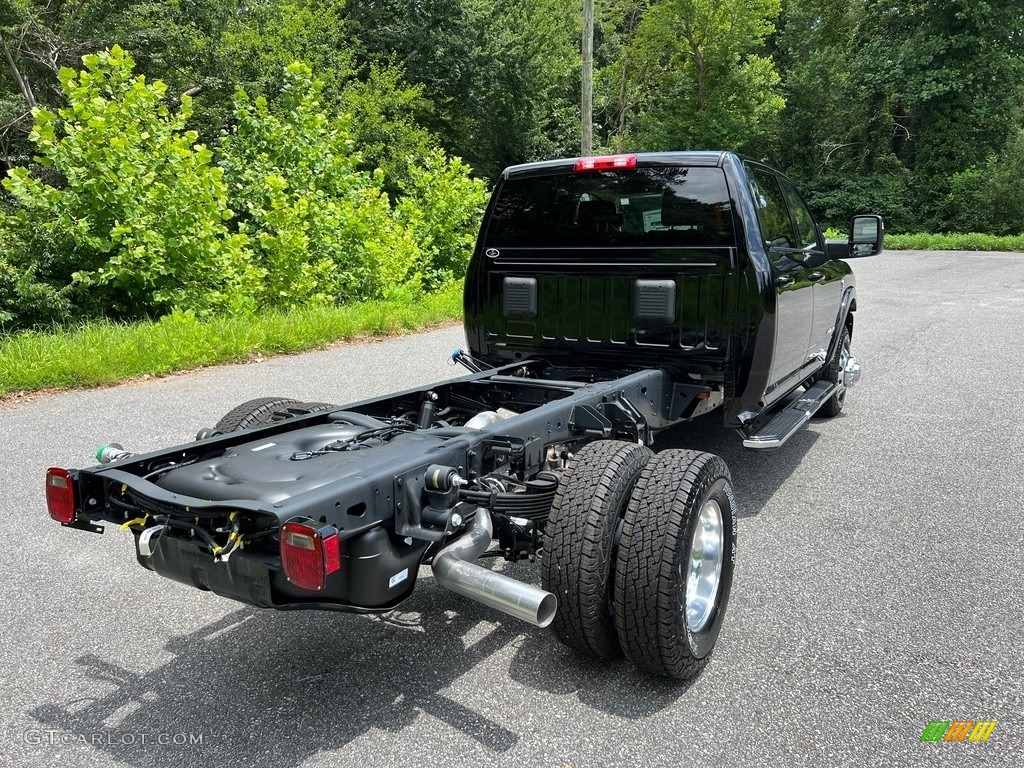 2023 3500 Laramie Crew Cab 4x4 Chassis - Diamond Black Crystal Pearl / Black photo #6
