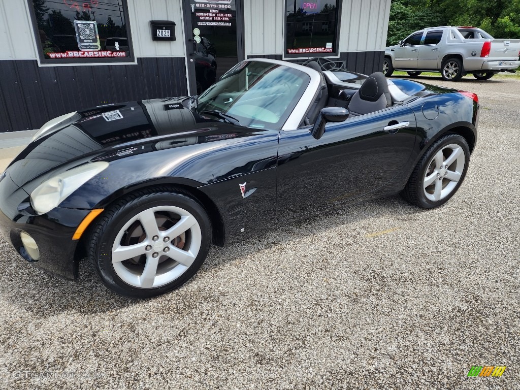 2006 Solstice Roadster - Mysterious Black / Ebony photo #13