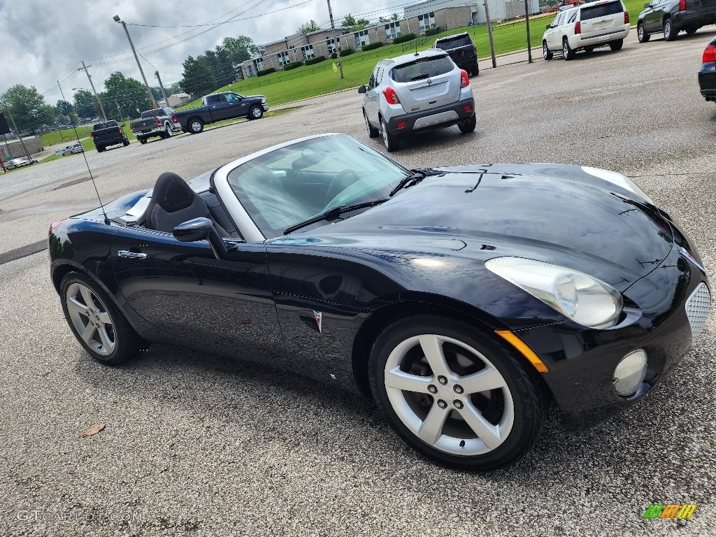 2006 Solstice Roadster - Mysterious Black / Ebony photo #14