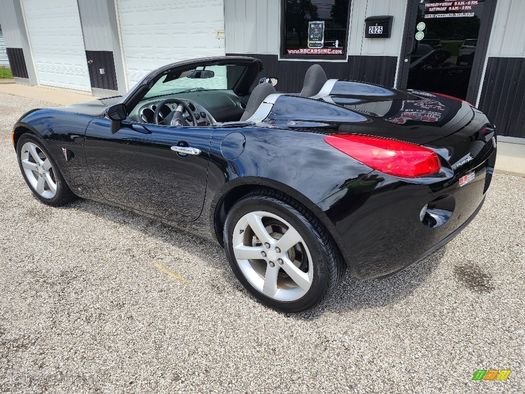 2006 Solstice Roadster - Mysterious Black / Ebony photo #16