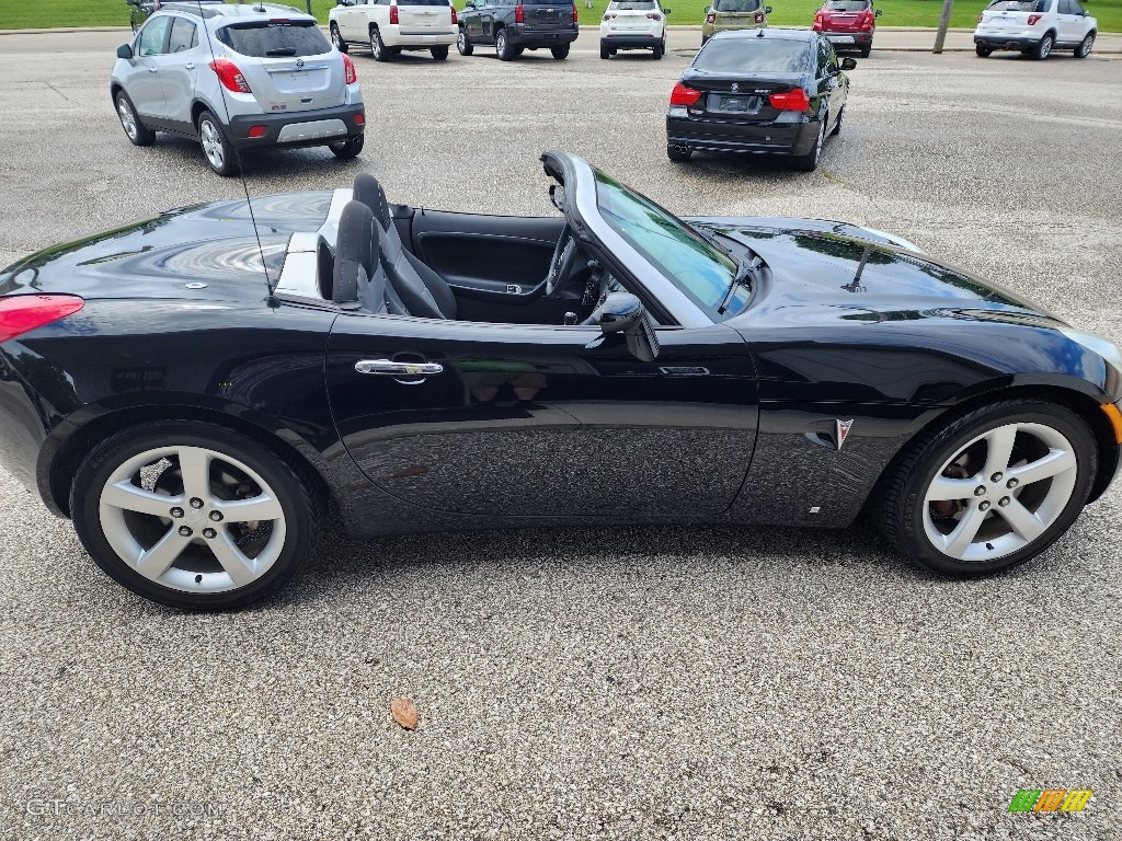 2006 Solstice Roadster - Mysterious Black / Ebony photo #17