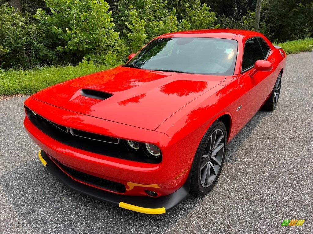 2023 Challenger R/T Plus - Go Mango / Black photo #2
