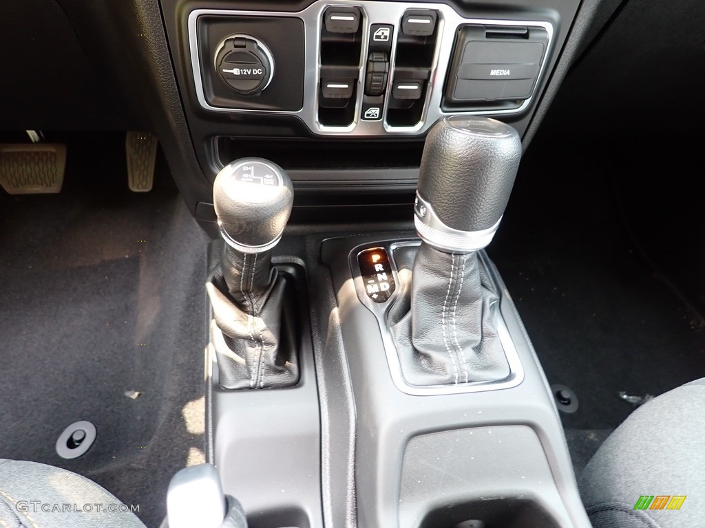 2024 Jeep Wrangler 4-Door Sahara 4xe Hybrid 8 Speed Automatic Transmission Photo #146337882