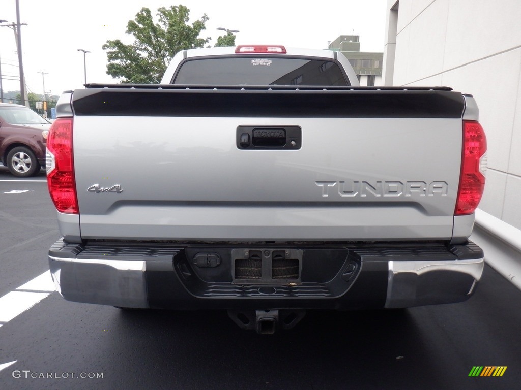 2018 Tundra SR5 CrewMax 4x4 - Silver Sky Metallic / Graphite photo #8