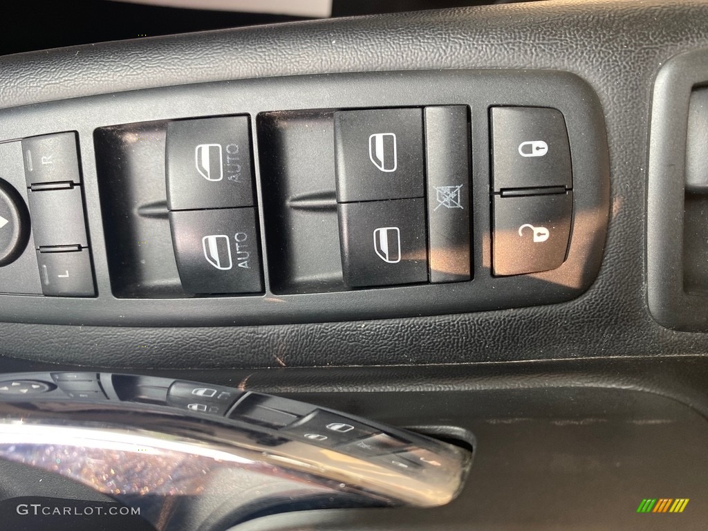2012 Grand Caravan SE - Stone White / Black/Light Graystone photo #11