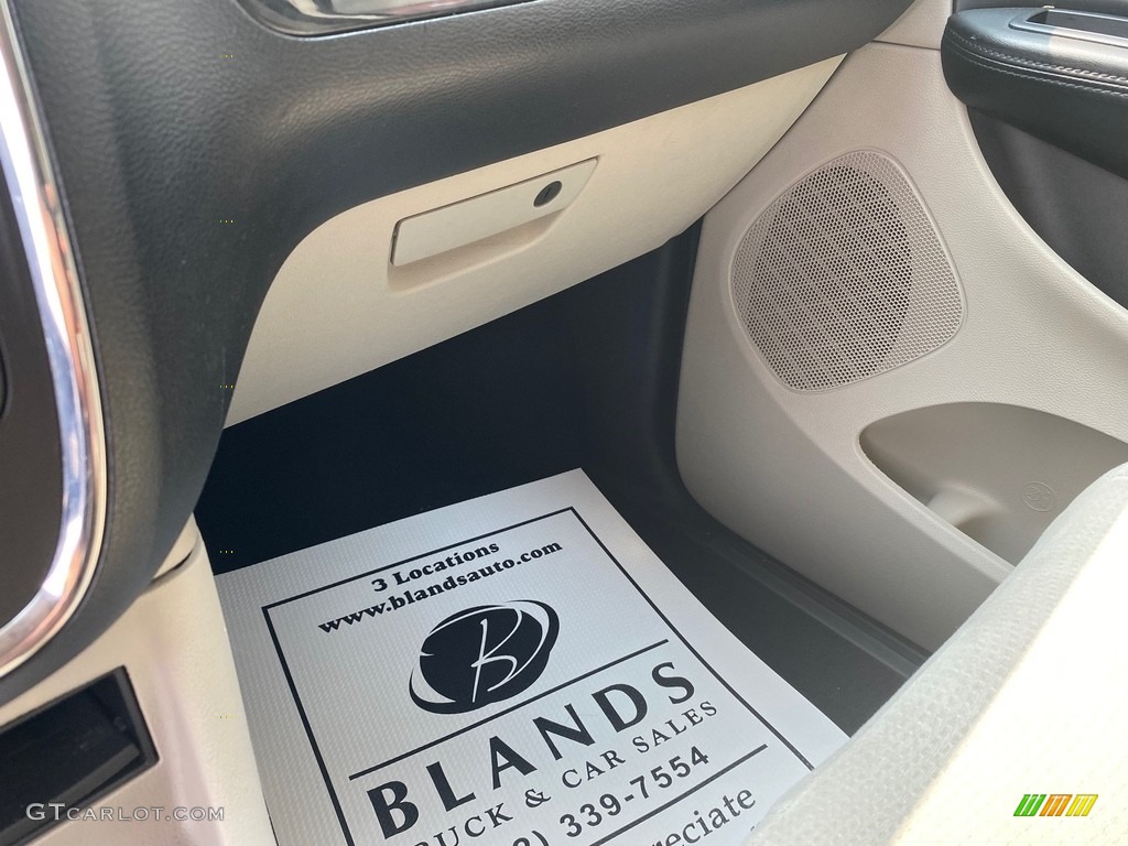 2012 Grand Caravan SE - Stone White / Black/Light Graystone photo #20