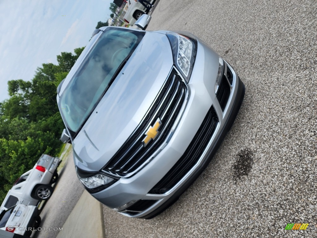2017 Traverse LT AWD - Silver Ice Metallic / Dark Titanium/Light Titanium photo #3