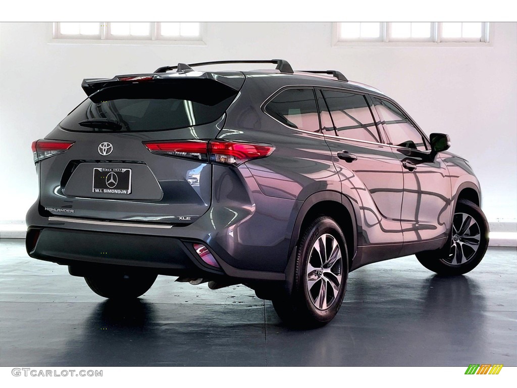 2022 Highlander XLE - Magnetic Gray Metallic / Black photo #13