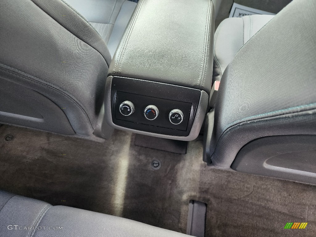 2017 Traverse LT AWD - Silver Ice Metallic / Dark Titanium/Light Titanium photo #24
