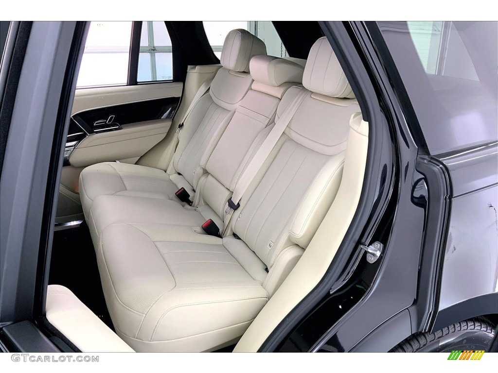 2023 Land Rover Range Rover P530 SE Rear Seat Photos