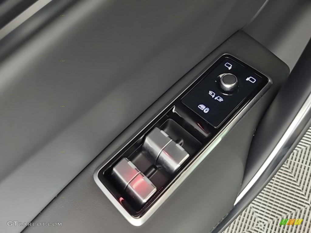 2024 Jaguar F-PACE SVR Door Panel Photos