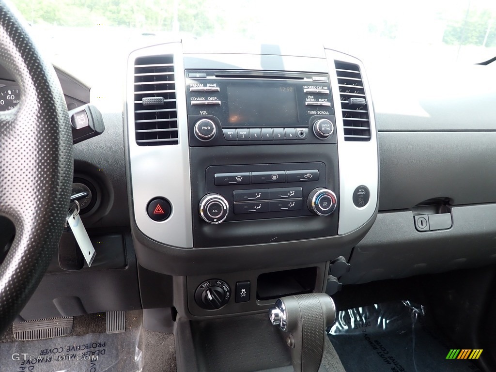 2014 Nissan Xterra S 4x4 Controls Photo #146345914