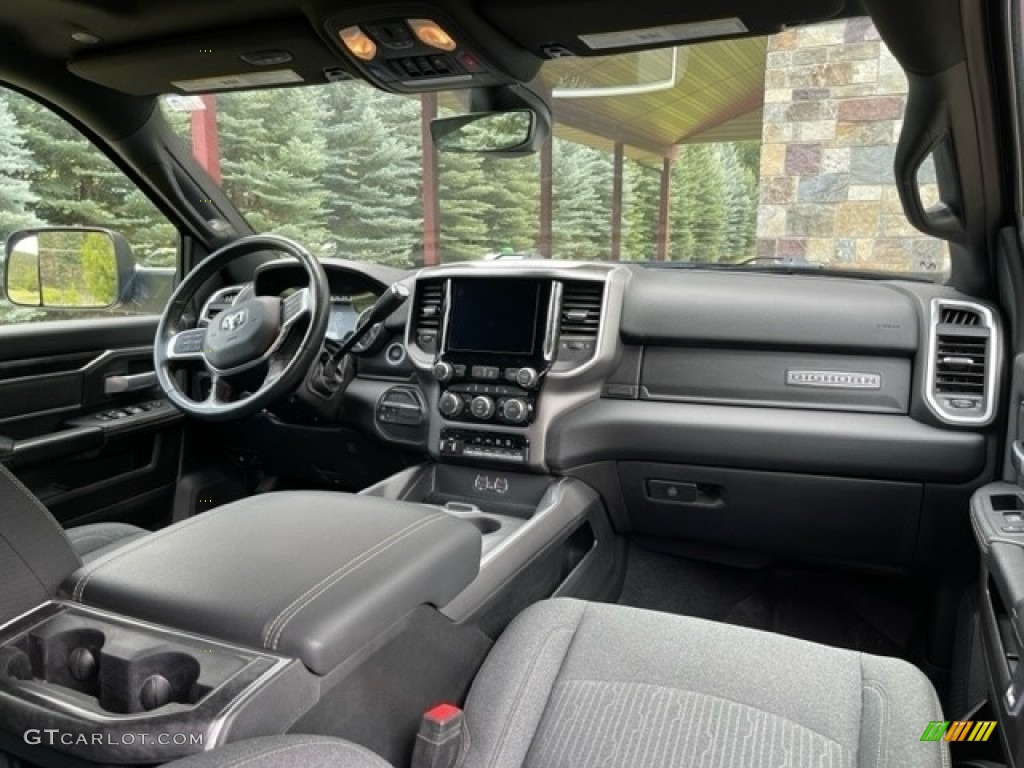 2019 3500 Big Horn Mega Cab 4x4 - Blue Streak Pearl / Black/Diesel Gray photo #4