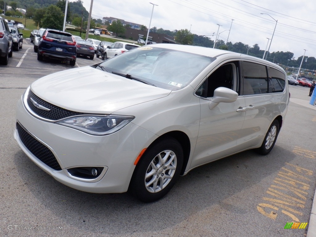2020 Pacifica Touring - Luxury White Pearl / Alloy/Black photo #4