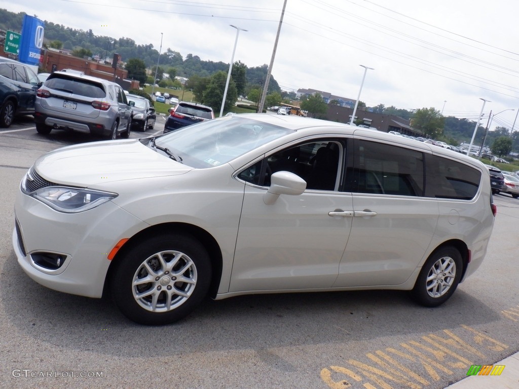 2020 Pacifica Touring - Luxury White Pearl / Alloy/Black photo #5