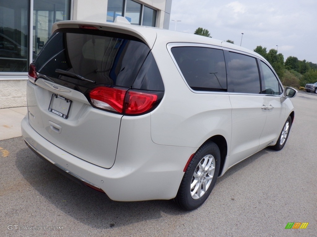 2020 Pacifica Touring - Luxury White Pearl / Alloy/Black photo #8