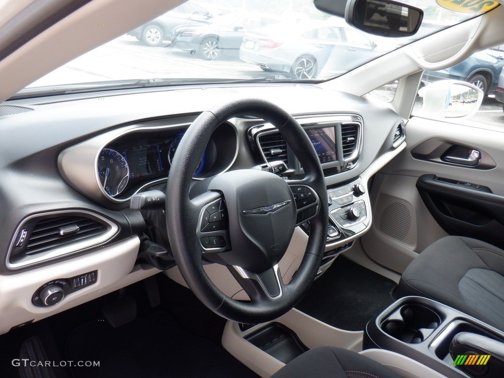 2020 Pacifica Touring - Luxury White Pearl / Alloy/Black photo #9
