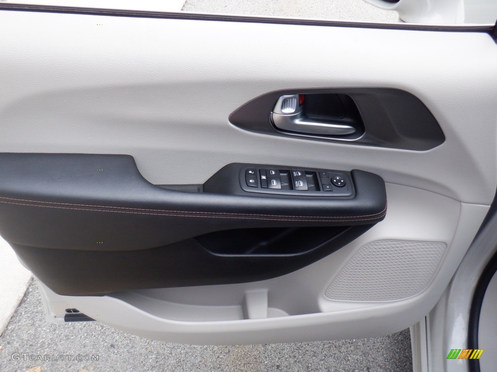 2020 Pacifica Touring - Luxury White Pearl / Alloy/Black photo #12