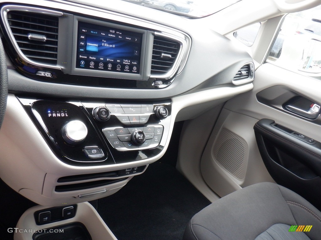 2020 Pacifica Touring - Luxury White Pearl / Alloy/Black photo #14