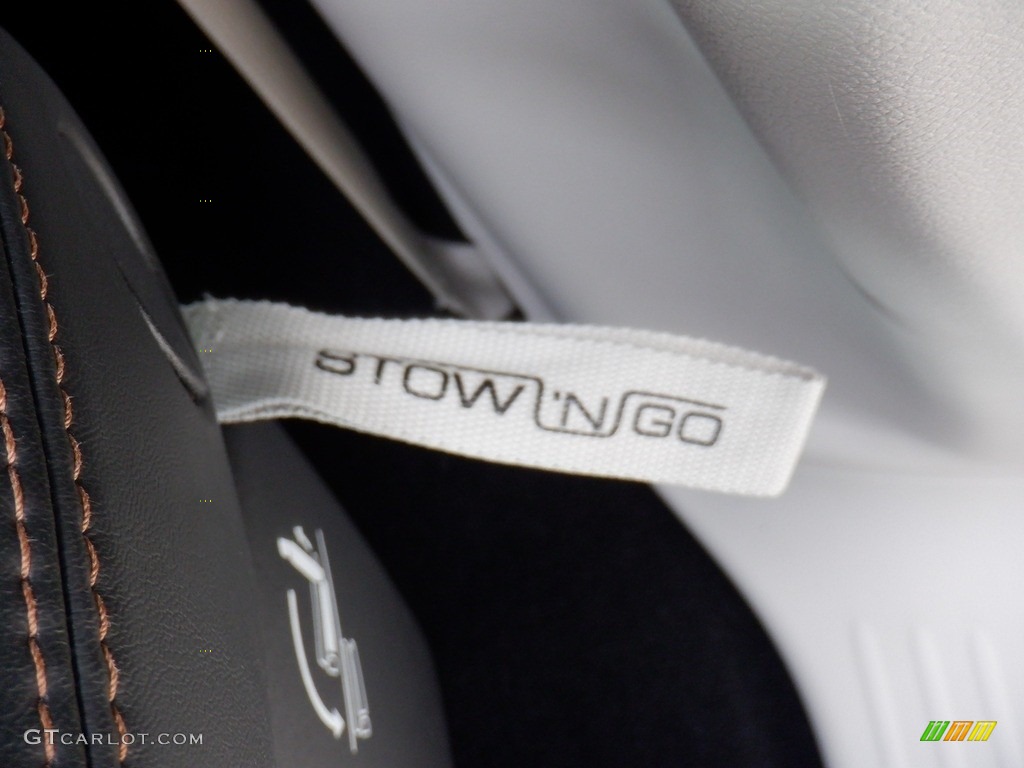 2020 Pacifica Touring - Luxury White Pearl / Alloy/Black photo #26