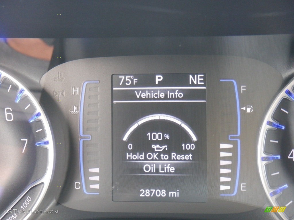 2020 Pacifica Touring - Luxury White Pearl / Alloy/Black photo #33