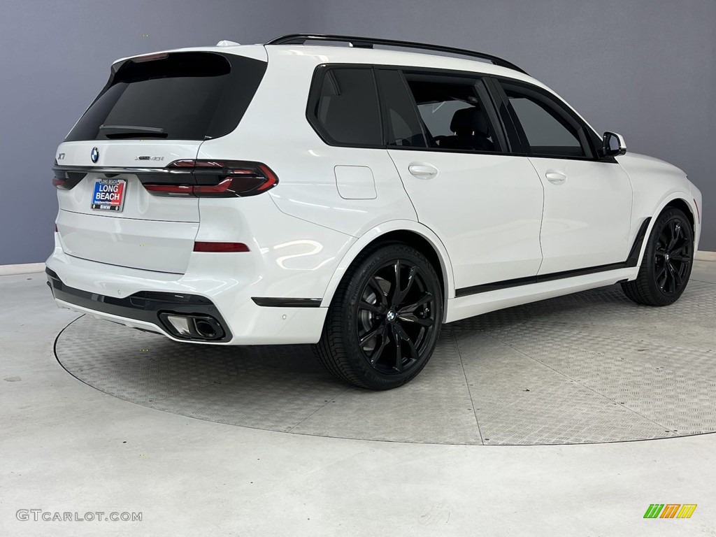 2024 X7 xDrive40i - Mineral White Metallic / Black photo #3