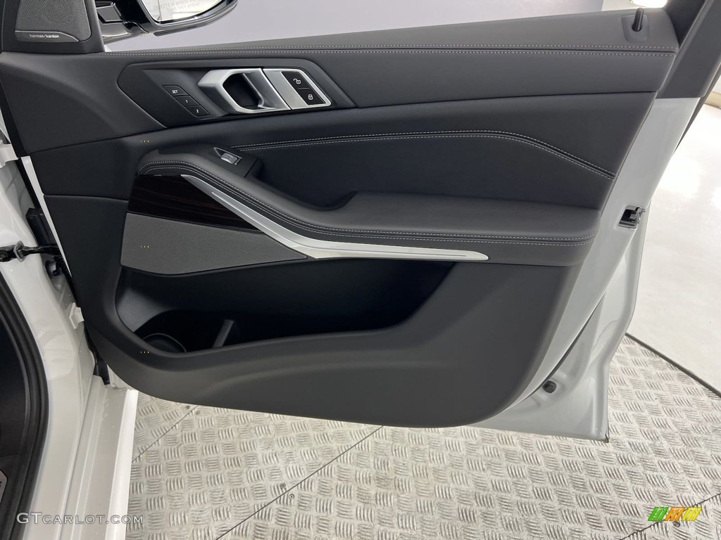 2024 X7 xDrive40i - Mineral White Metallic / Black photo #10