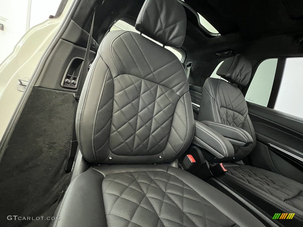 2024 BMW X7 xDrive40i Front Seat Photo #146349886