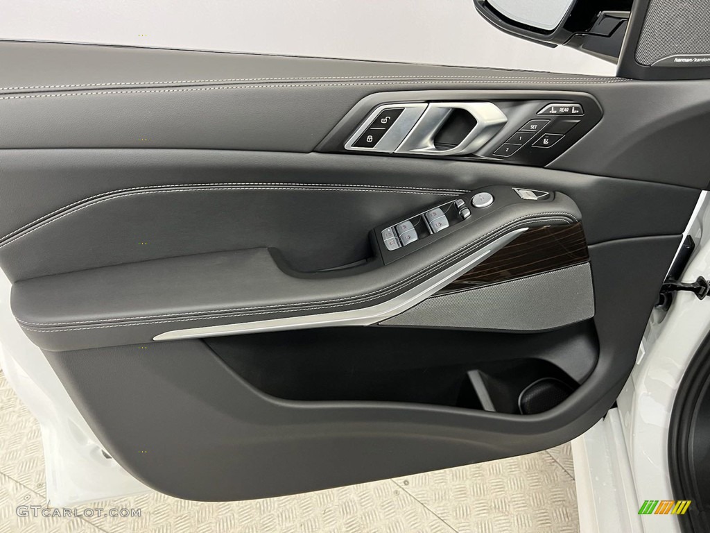2024 X7 xDrive40i - Mineral White Metallic / Black photo #22